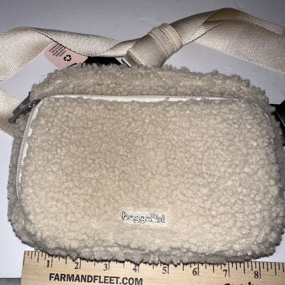 Baggallini Cream Sherpa shearling crossbody belt bag adjustable strap roomy!